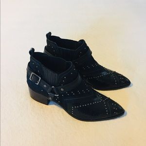 🌷Donald Pliner Booties Calf Hair Snakeskin 6.5M🌷Sold.